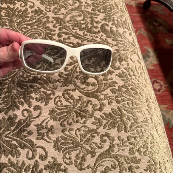 Vintage Chanel sunglasses in good condition- white - Picture 2 of 11
